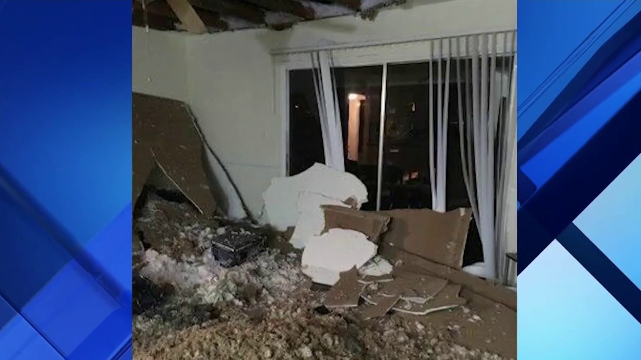 Ceiling collapses inside Kissimmee apartment during Super Bowl